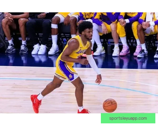 NBA历史首次父子连线 詹姆斯传球布朗尼外线三分命中